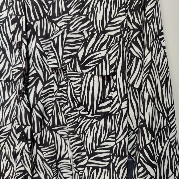 NWT Ryan Wythe Womens Plus Sz 1X Black White Button Up Shirt Flowy Lightweight - Picture 3 of 7